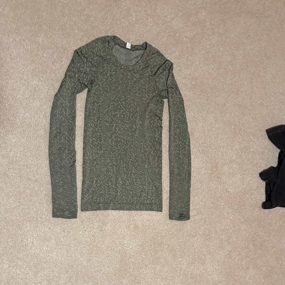 Rare green/ cheetah Long Sleeve Top